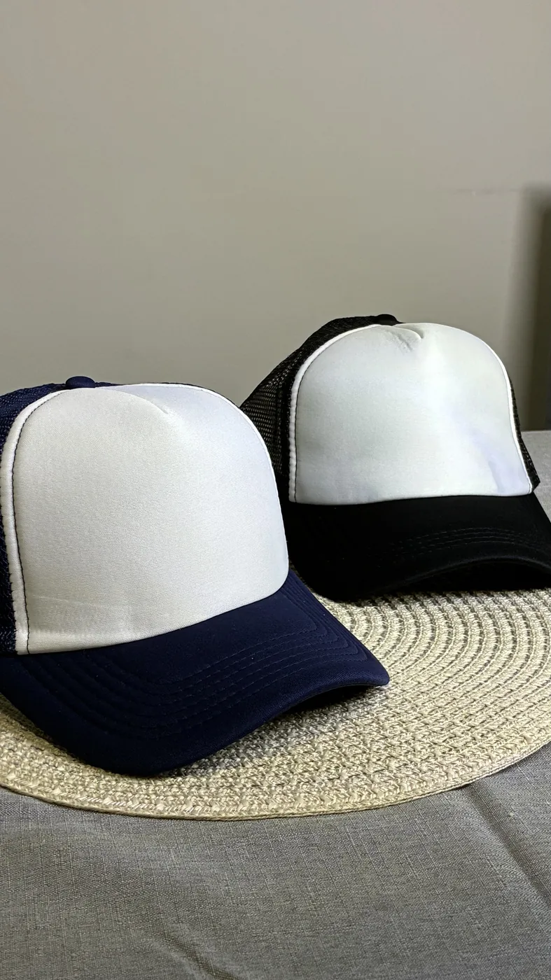 Kepis trucker con panel blanco de poliéster listos para sublimación